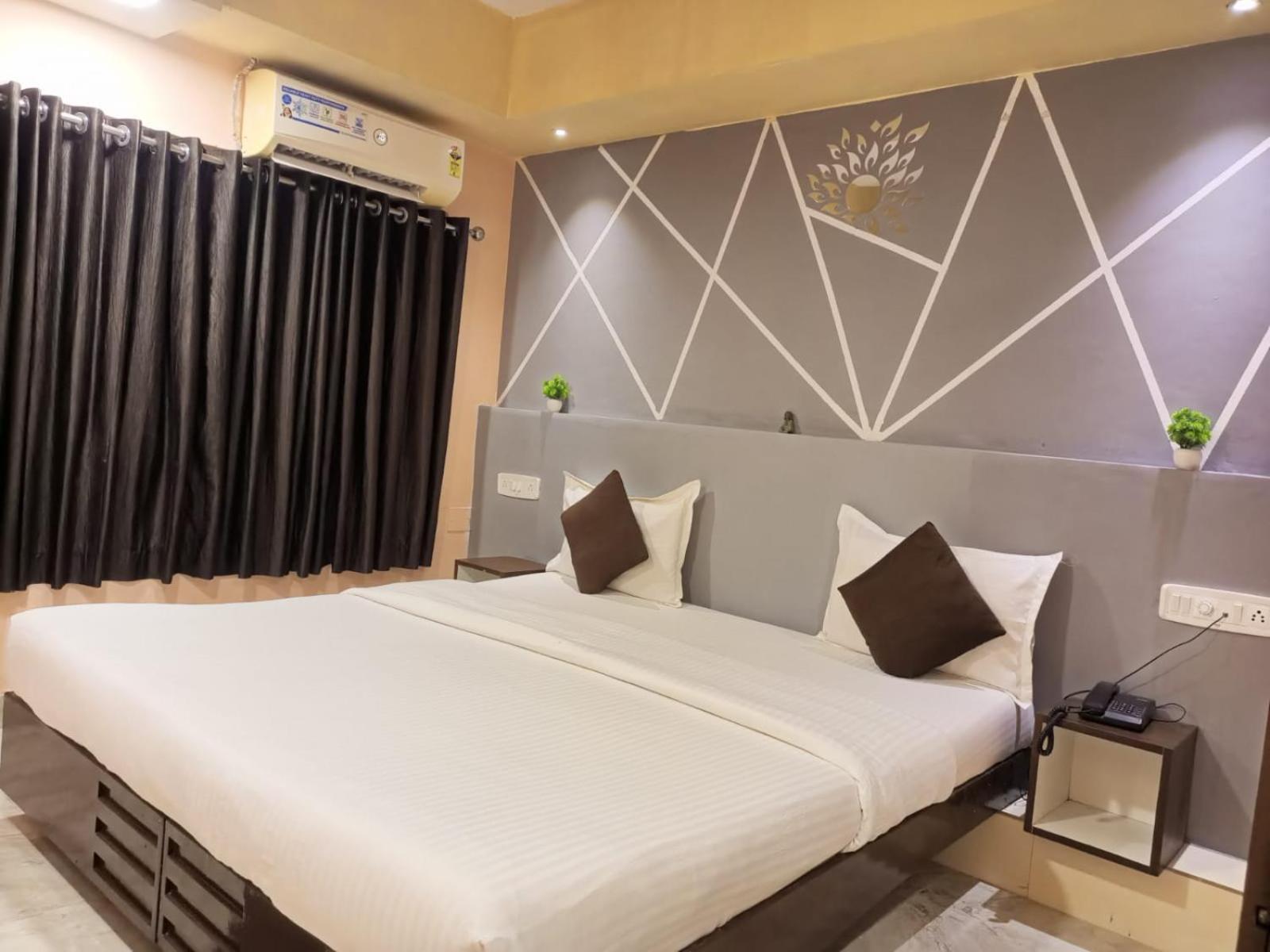 Hotel Harmony Jāmnagar Extérieur photo